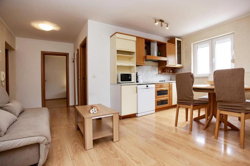Otvoreni dnevni boravak s kuhinjom i blagovaonicom u apartmanu, Apartments Ulika Rovinj