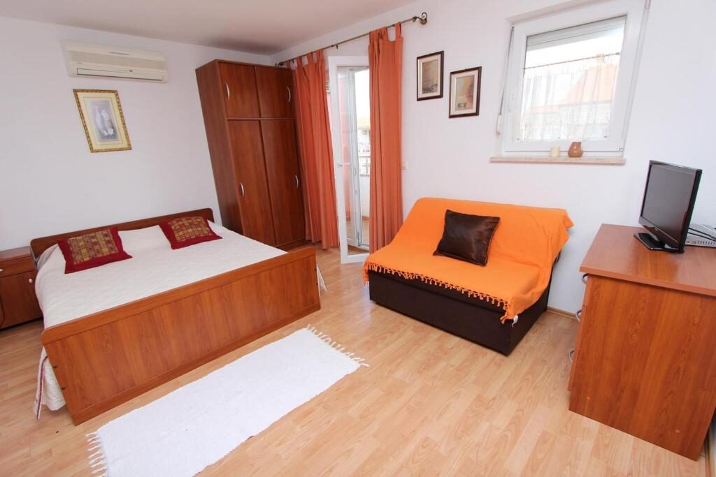 Spavaći dio studija s krevetom i kaučem na rasklapanje, Apartments Ulika Rovinj